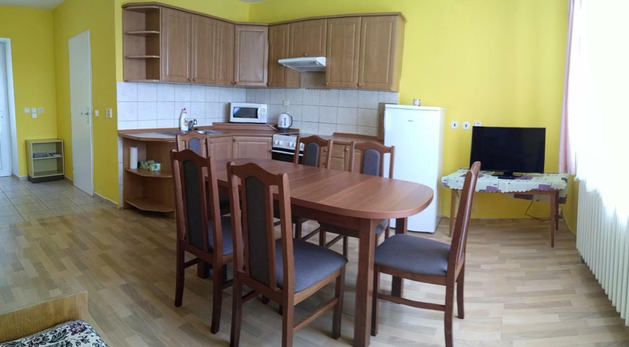 Apartman Utvina Esterno foto